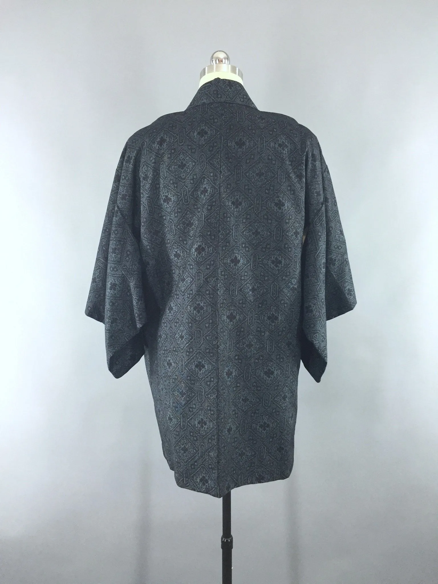 1960s Vintage Silk Haori Kimono Cardigan Jacket with Black and Grey Ikat Print