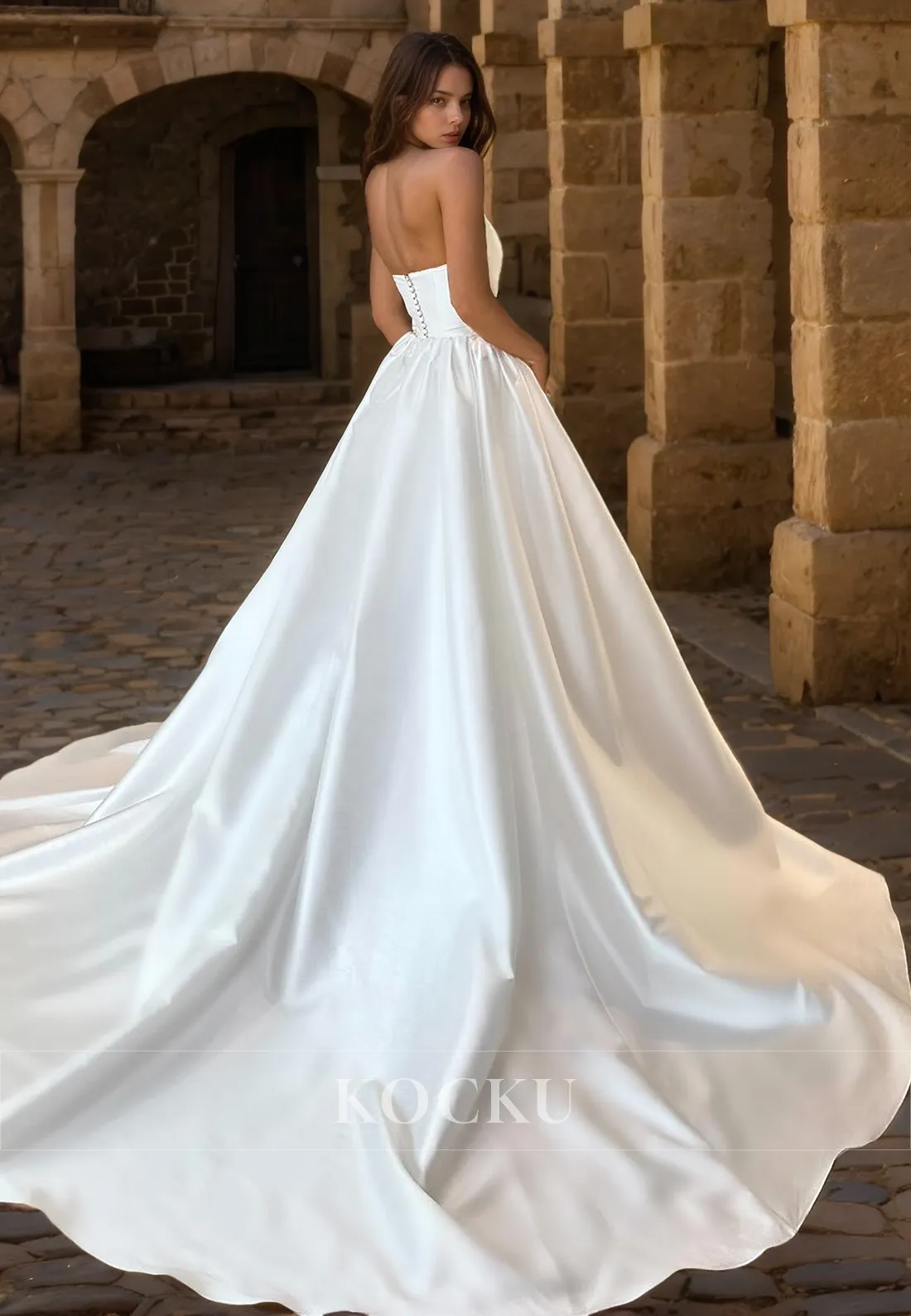 Elegant & Simple Strapless A-Line Sleeveless Pleated Satin Wedding Dress with Train Bridal Dress