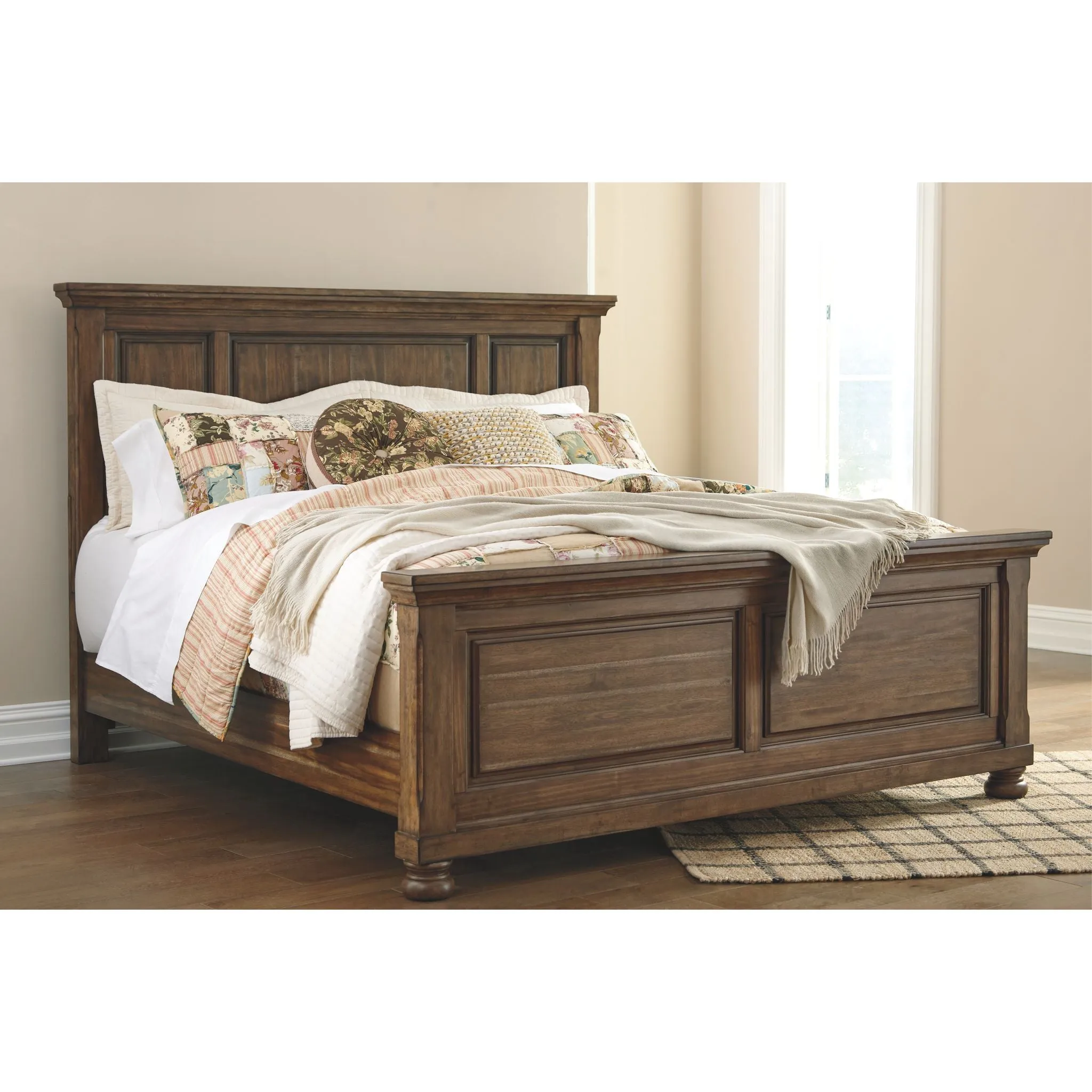 Flynnter 5 Piece Panel Bedroom