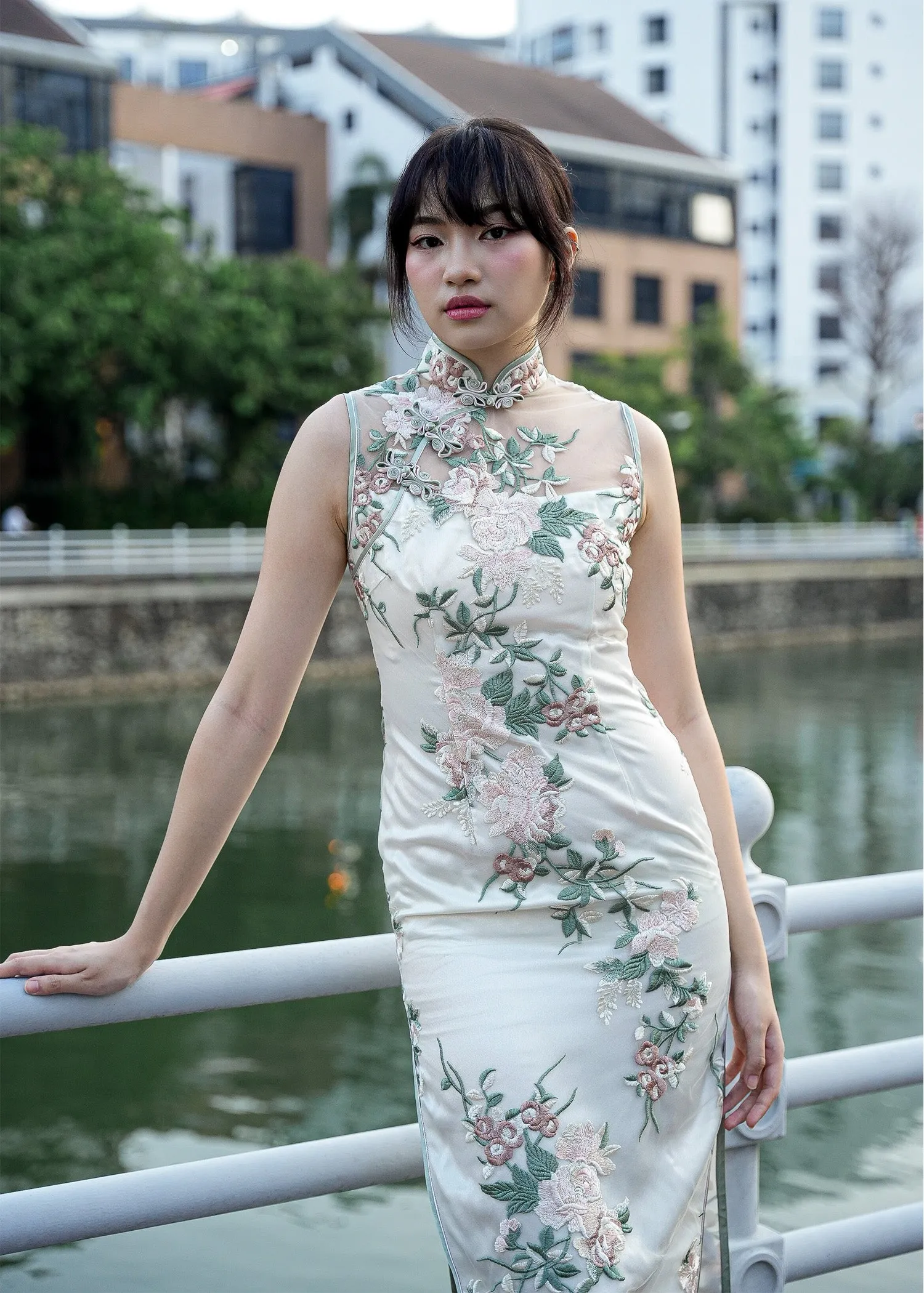 Paperwhites Sleeveless Qipao (White/ Green)