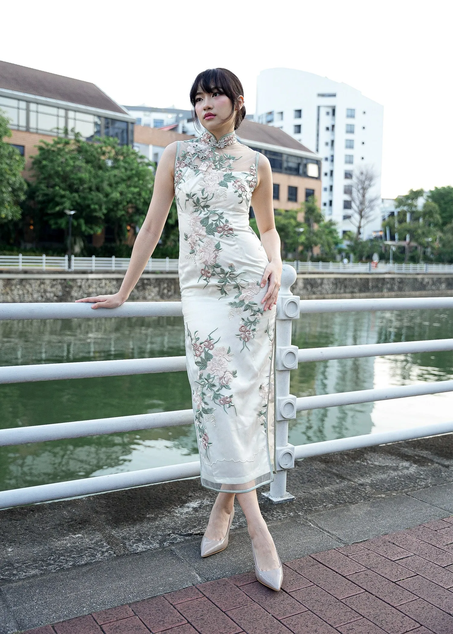 Paperwhites Sleeveless Qipao (White/ Green)