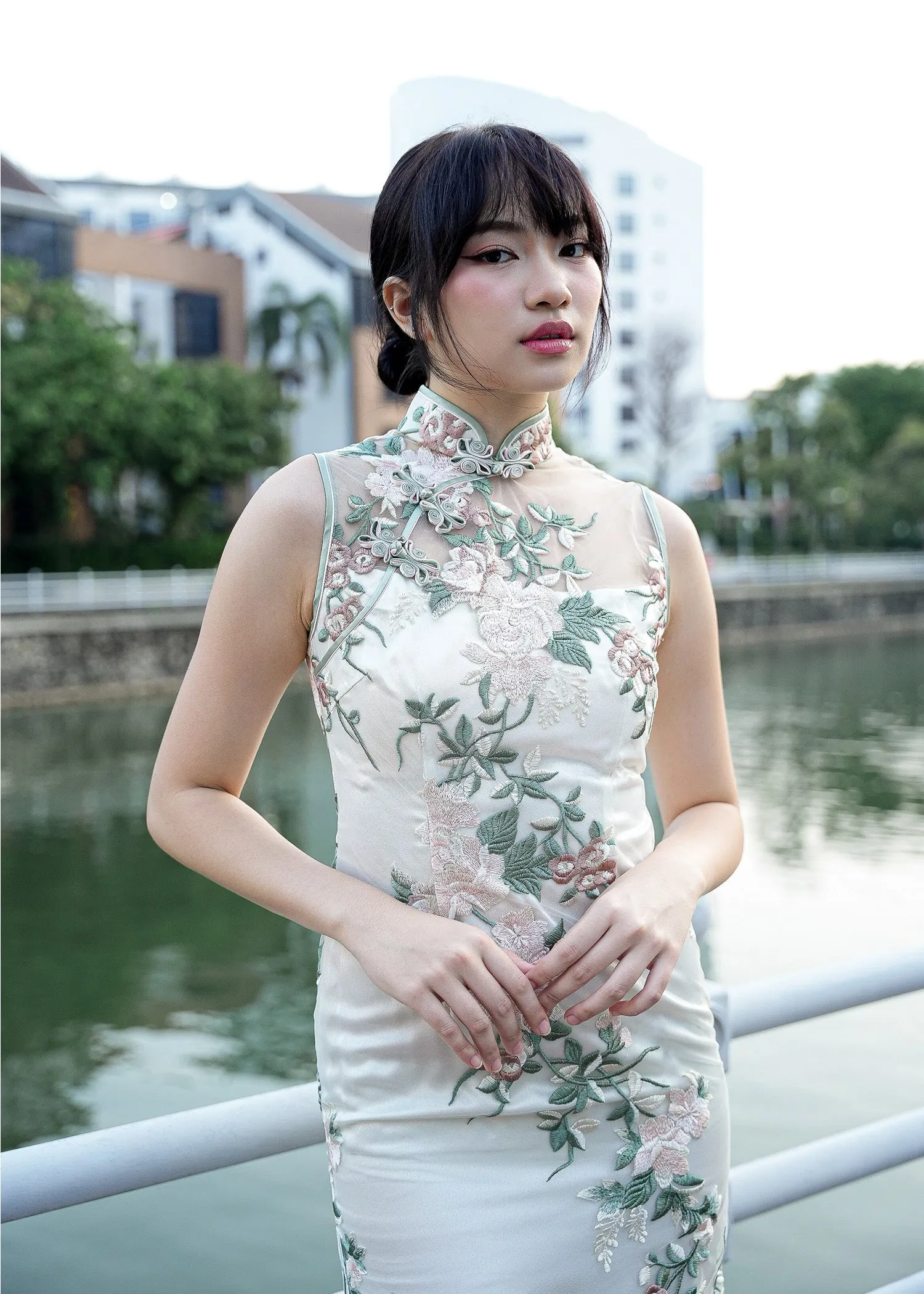 Paperwhites Sleeveless Qipao (White/ Green)