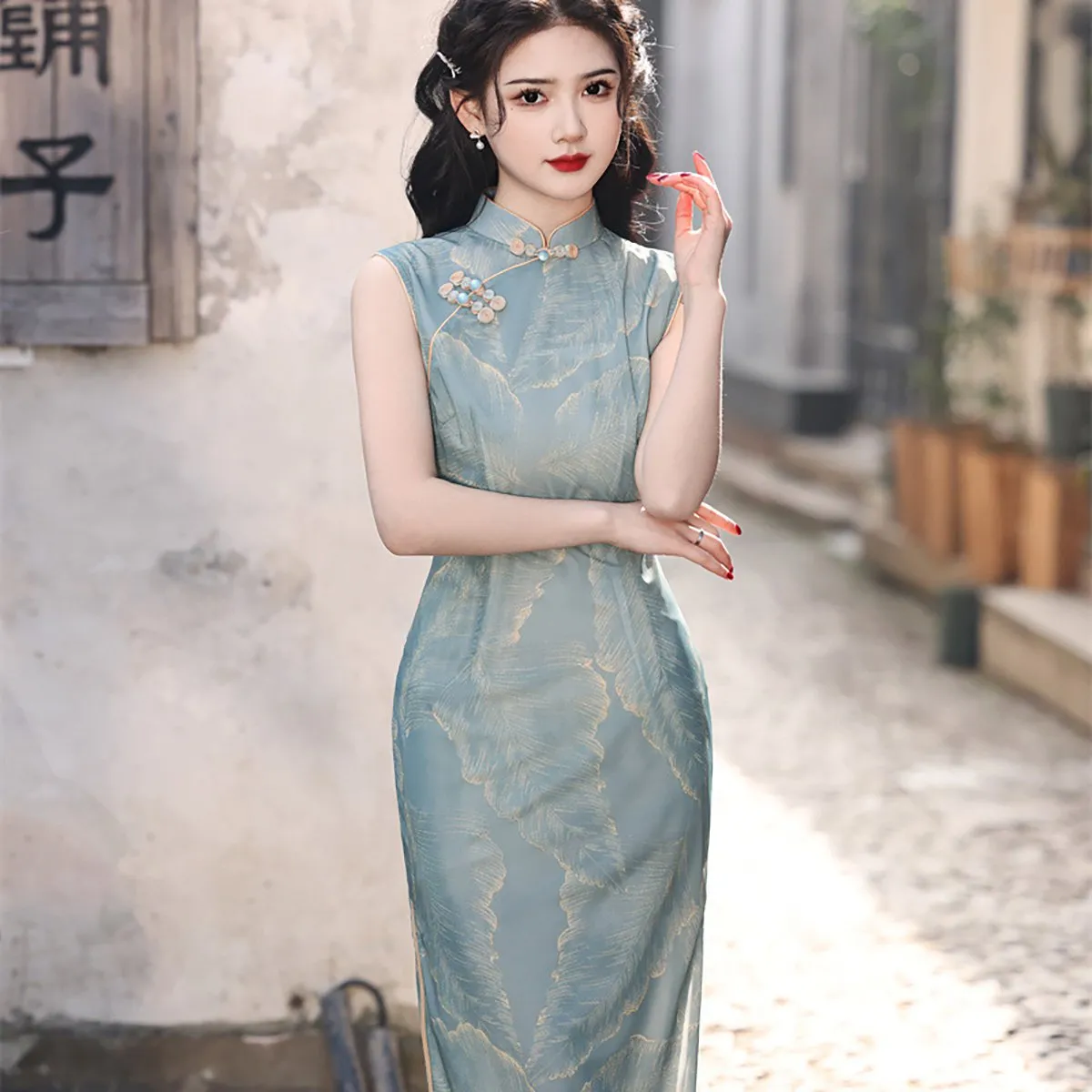 Sleeveless Blue Floral Cheongsam Dress