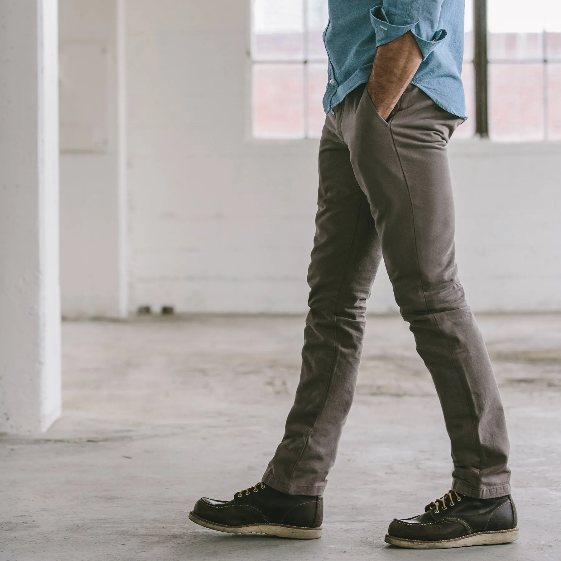 The Slim Chino in Ash