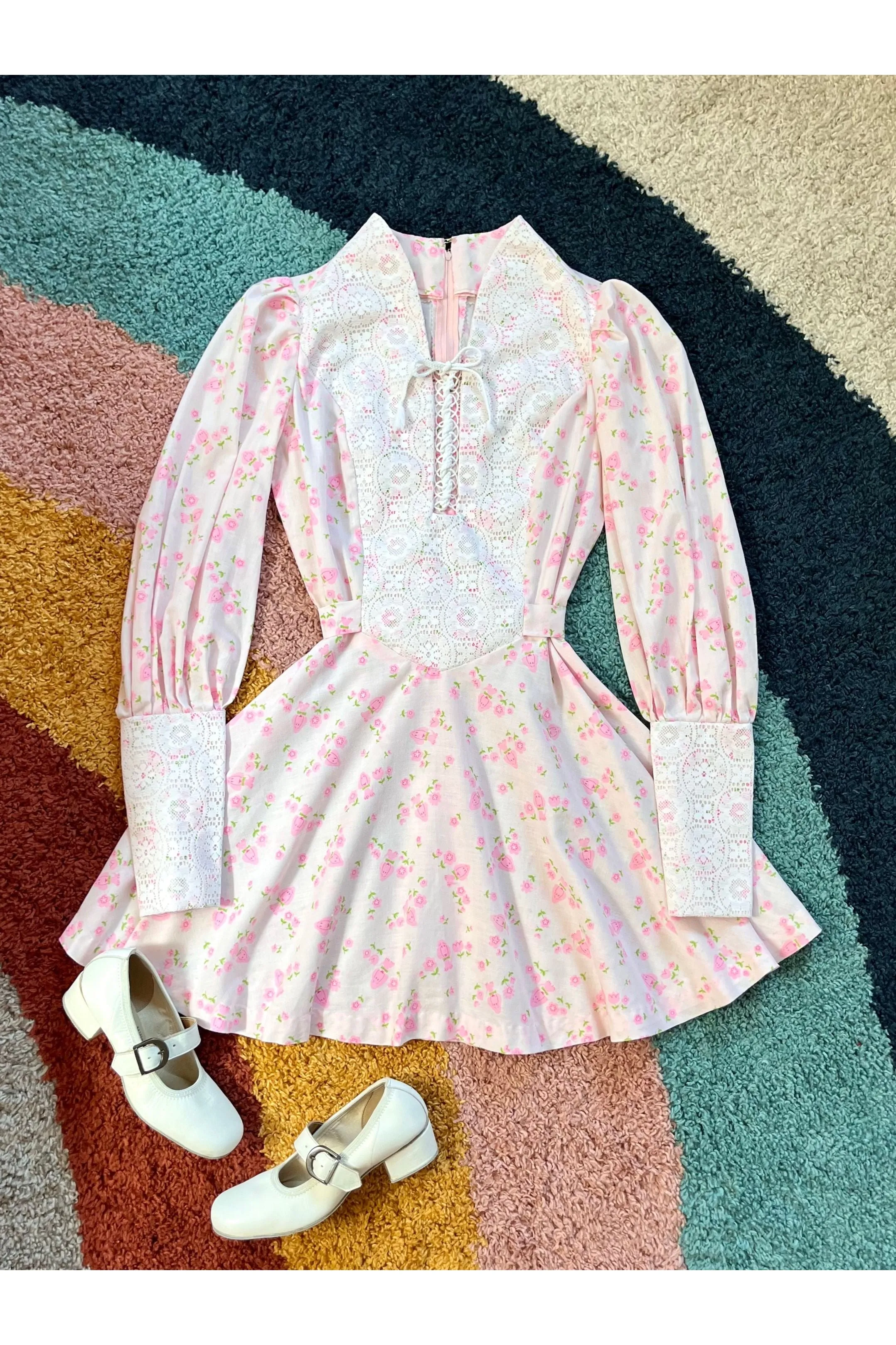 Vintage RARE 60s-70s Gunne Sax Style Puppy Print Daisy Lace Mini